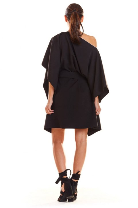 Sukienka mini oversize z krótkim rękawem wiązana w pasie czarna M196 Sukienka mini oversize z krótkim rękawem wiązana w pasie czarna M196