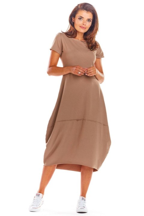 Bawełniana sukienka midi rozszerzana z krótkim rękawem beżowa M213