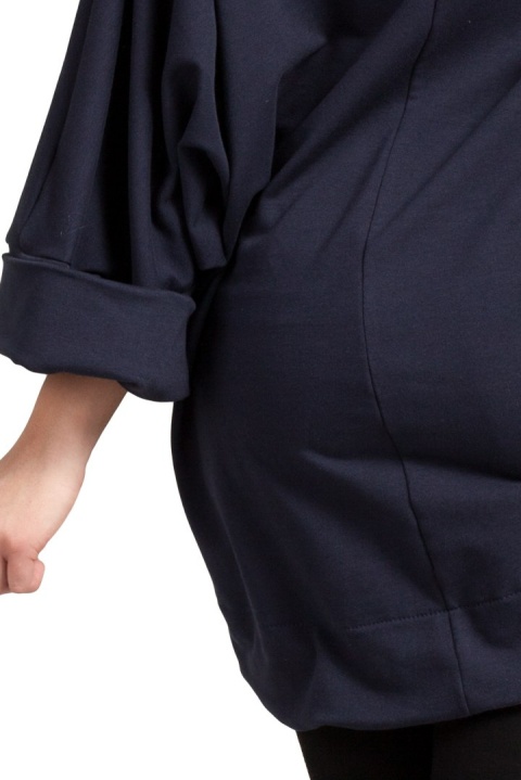Bluza damska oversize z kominem i wiązaniem na dole granatowa B027 Bluza damska oversize z kominem i wiązaniem na dole granatowa B027