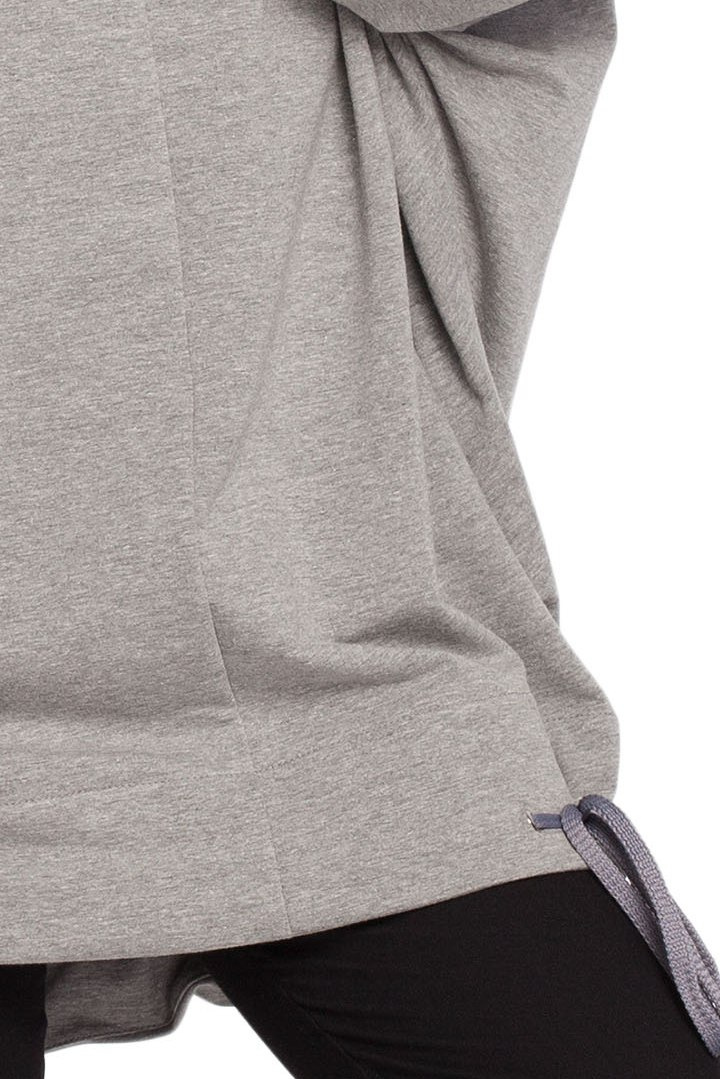 Bluza damska oversize z kominem i wiązaniem na dole szara B027 Bluza damska oversize z kominem i wiązaniem na dole szara B027