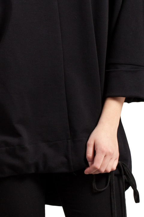 Bluza damska oversize z kominem i wiązaniem na dole czarna B027 Bluza damska oversize z kominem i wiązaniem na dole czarna B027