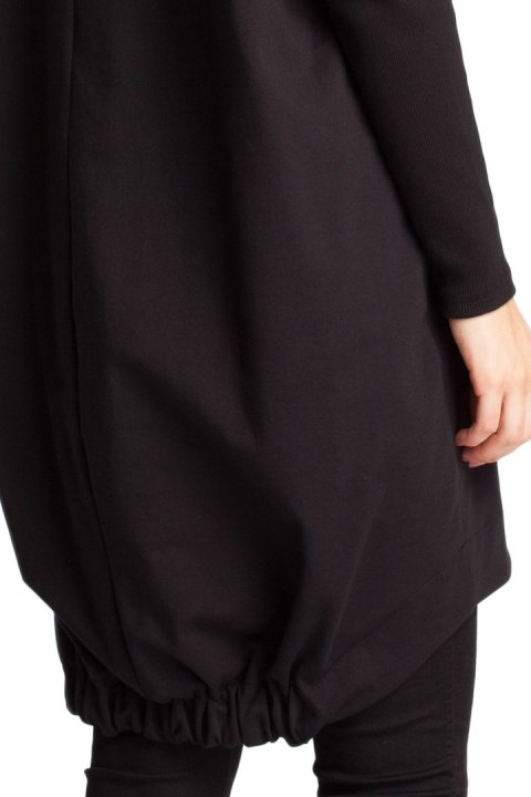Bluza damska z kapturem i długim zwężonym rękawem czarna B021 Bluza damska z kapturem i długim zwężonym rękawem czarna B021