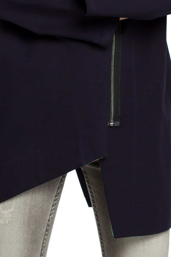 Bluza damska oversize z kapturem rozpinana na skos granatowa B091