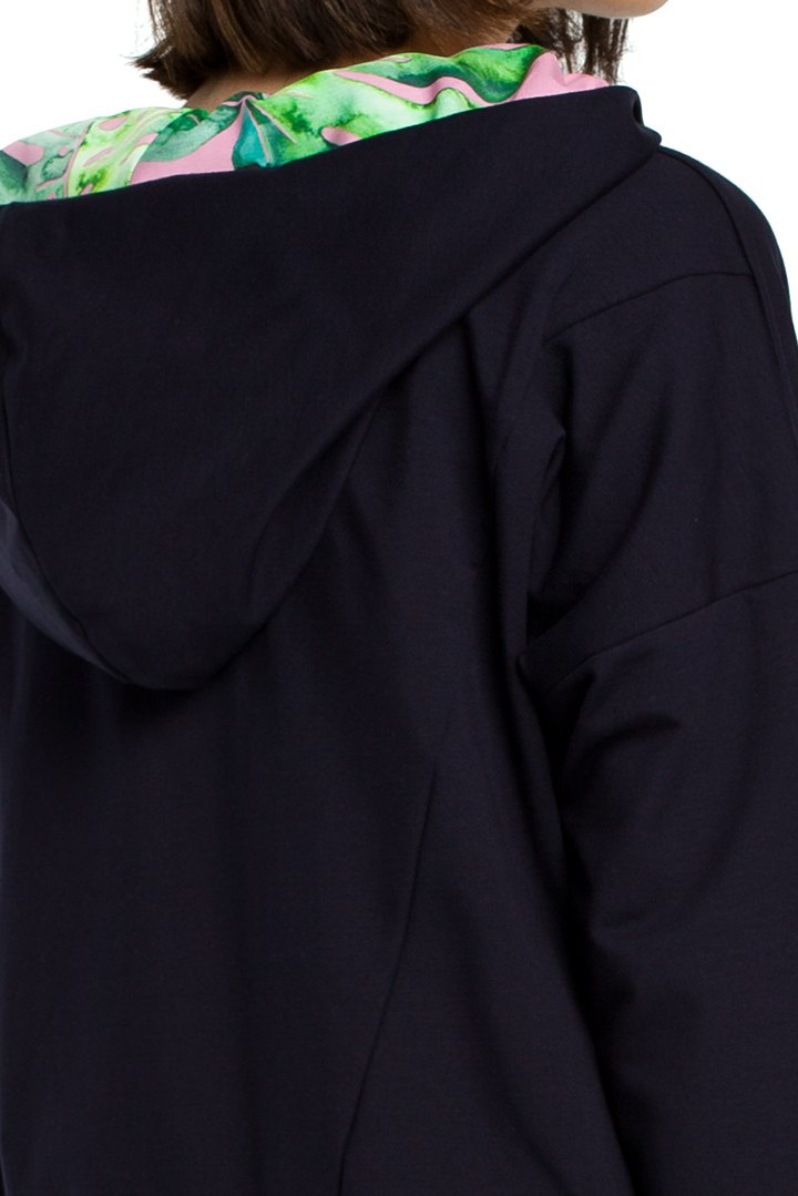 Bluza damska oversize z kapturem rozpinana na skos granatowa B091 Bluza damska oversize z kapturem rozpinana na skos granatowa B091