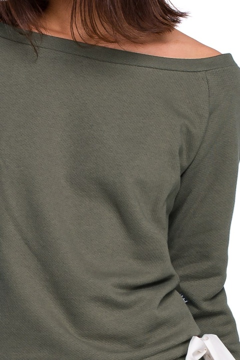 Bluza damska dresowa z wiązaniem i szerokim dekoltem khaki B108 Bluza damska dresowa z wiązaniem i szerokim dekoltem khaki B108