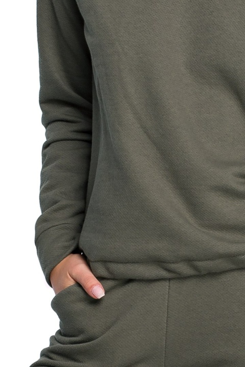 Bluza damska dresowa z wiązaniem i szerokim dekoltem khaki B108 Bluza damska dresowa z wiązaniem i szerokim dekoltem khaki B108