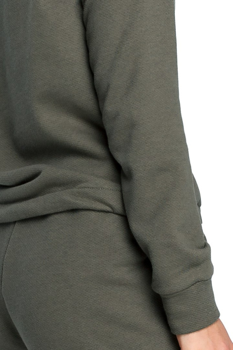 Bluza damska dresowa z wiązaniem i szerokim dekoltem khaki B108 Bluza damska dresowa z wiązaniem i szerokim dekoltem khaki B108