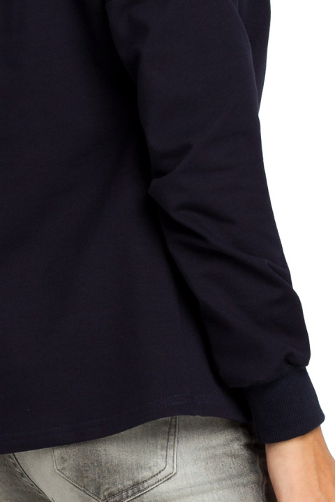 Bluza damska z wysokim kołnierzem oraz przeszyciem granatowa B084 Bluza damska z wysokim kołnierzem oraz przeszyciem granatowa B084