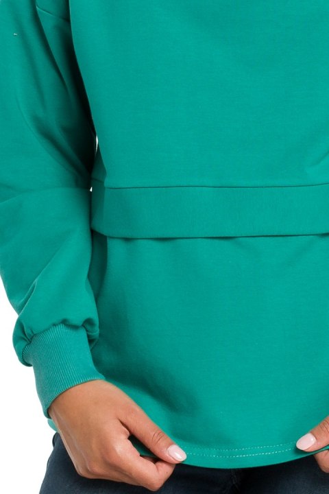 Bluza damska dresowa z wysokim kołnierzem we wzór zielona B084 Bluza damska dresowa z wysokim kołnierzem we wzór zielona B084