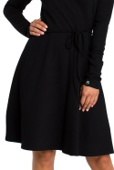 Sukienka rozkloszowna midi wiązana na zakładkę dekolt V czarna B092
