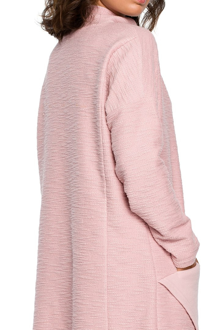 Sukienka midi oversize z wysokim dekoltem długi rękaw pudrowa B098 Sukienka midi oversize z wysokim dekoltem długi rękaw pudrowa B098