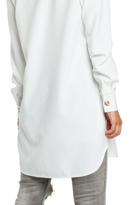 Tunika koszulowa mini oversize z długim rękawem zapinana biała B086 Tunika koszulowa mini oversize z długim rękawem zapinana biała B086