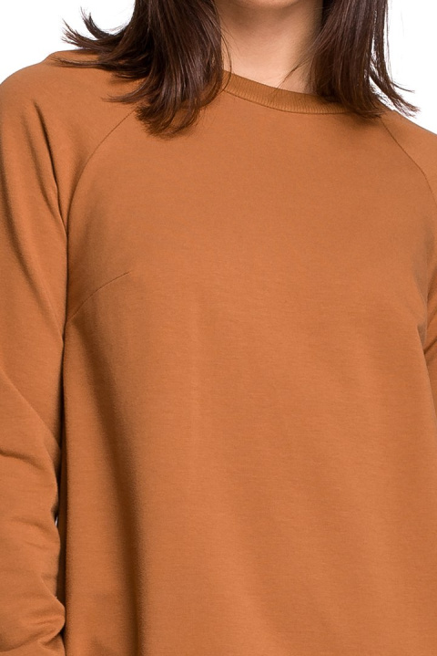 Długa bluza damska oversize z rozcięciami po bokach karmelowa B101 Długa bluza damska oversize z rozcięciami po bokach karmelowa B101
