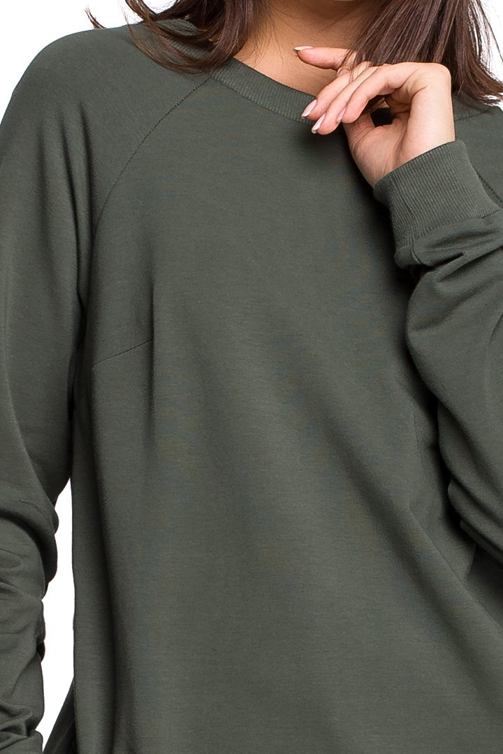 Długa bluza damska oversize z rozcięciami po bokach zielona B101 Długa bluza damska oversize z rozcięciami po bokach zielona B101