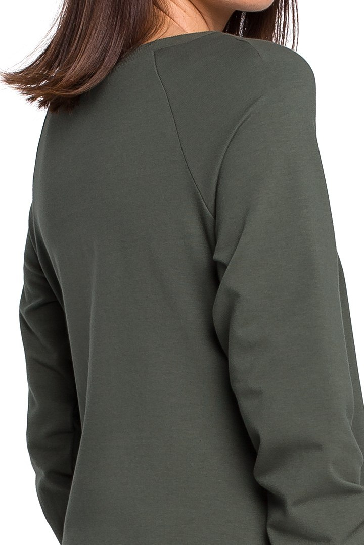 Długa bluza damska oversize z rozcięciami po bokach zielona B101 Długa bluza damska oversize z rozcięciami po bokach zielona B101