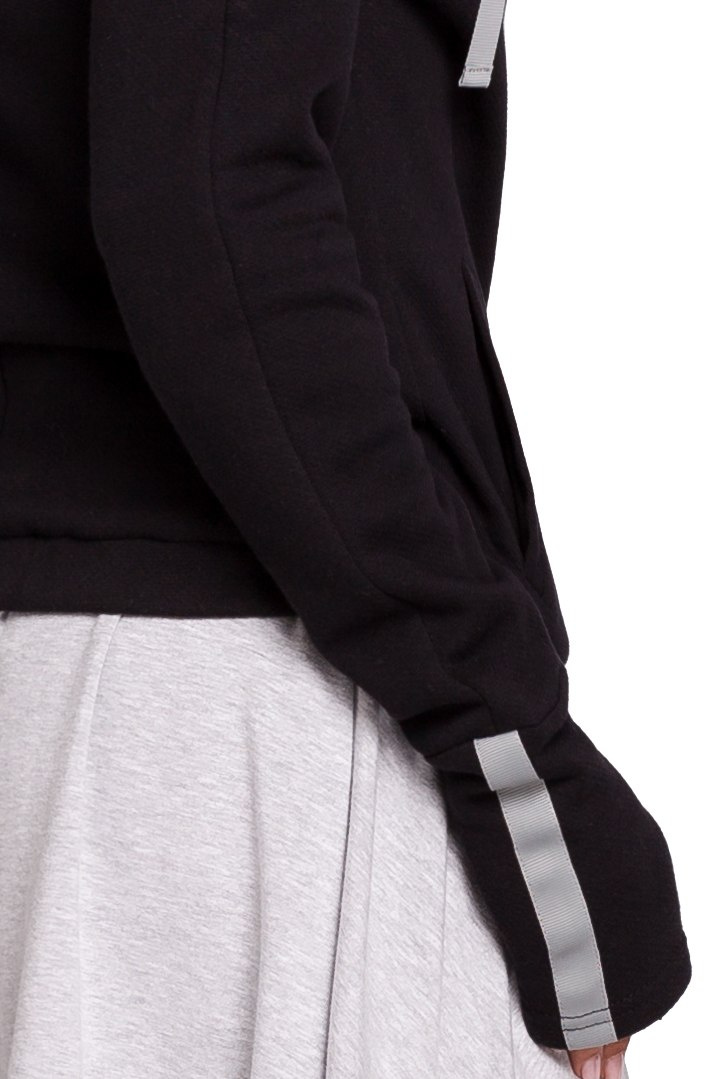 Sportowa bluza damska z kapturem i kopertowym przodem czarna B127 Sportowa bluza damska z kapturem i kopertowym przodem czarna B127