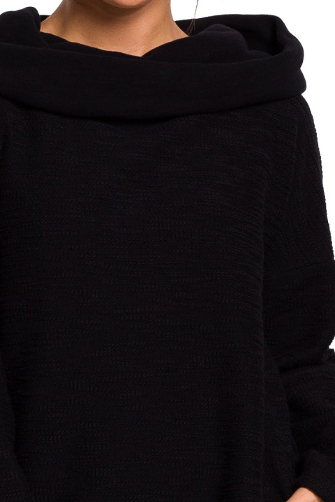 Bluza damska trapezowa z kapturem i kołnierzem dzianina czarna B131 Bluza damska trapezowa z kapturem i kołnierzem dzianina czarna B131