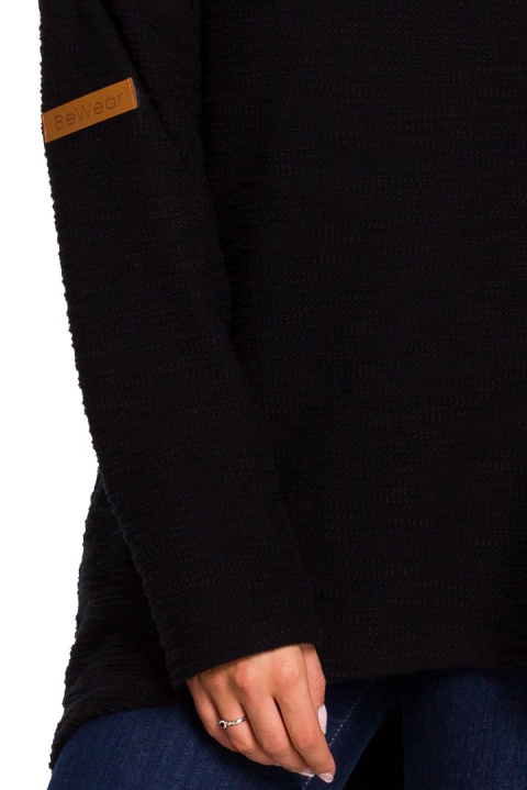 Bluza damska trapezowa z kapturem i kołnierzem dzianina czarna B131 Bluza damska trapezowa z kapturem i kołnierzem dzianina czarna B131