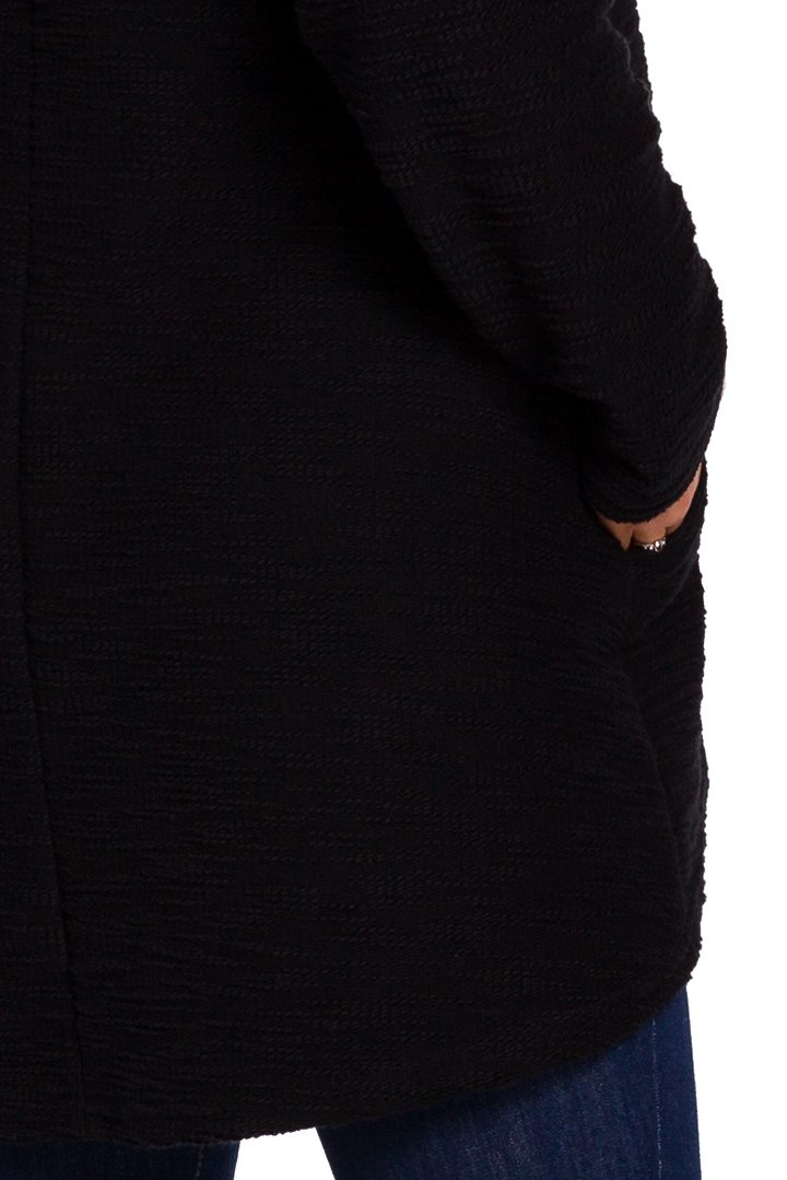 Bluza damska trapezowa z kapturem i kołnierzem dzianina czarna B131 Bluza damska trapezowa z kapturem i kołnierzem dzianina czarna B131
