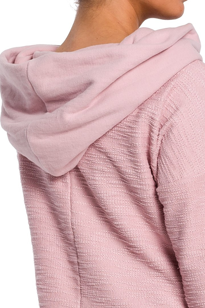 Bluza damska trapezowa z kapturem i kołnierzem dzianina pudrowa B131 Bluza damska trapezowa z kapturem i kołnierzem dzianina pudrowa B131