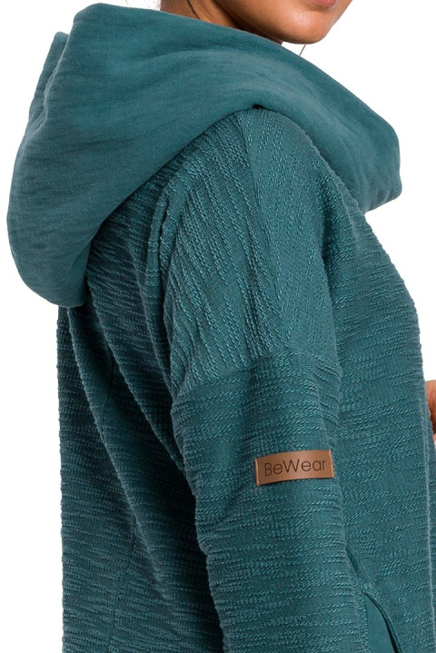 Bluza damska trapezowa z kapturem i kołnierzem dzianina turkusowa B131 Bluza damska trapezowa z kapturem i kołnierzem dzianina turkusowa B131