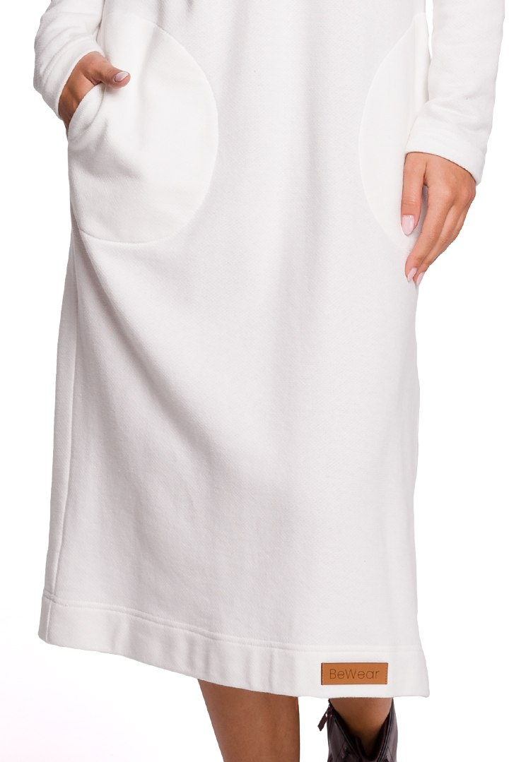 Sukienka maxi z kapturem długim rękawem i kieszeniami ecru B128