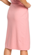 Sukienka dopasowana midi z zakładką i krótkim rękawem różowa B118
