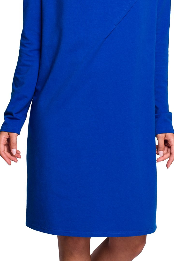 Luźna sukienka midi oversize z kołnierzem długi rękaw chabrowa B132 Luźna sukienka midi oversize z kołnierzem długi rękaw chabrowa B132