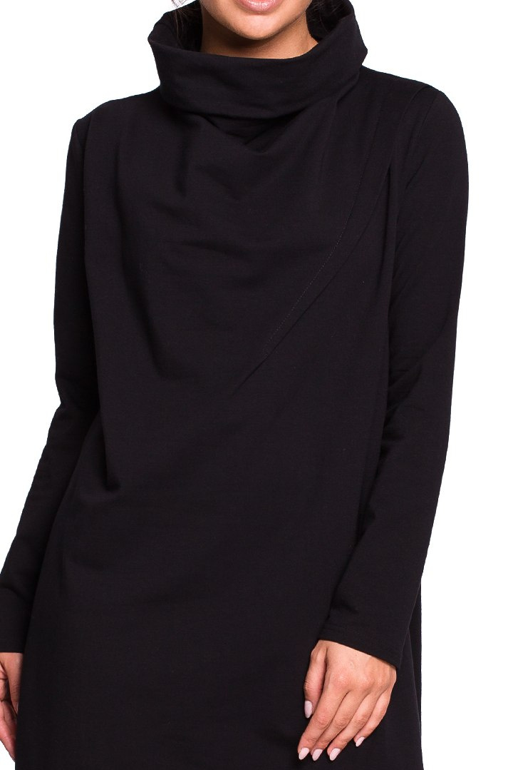 Luźna sukienka midi oversize z kołnierzem długi rękaw czarna B132 Luźna sukienka midi oversize z kołnierzem długi rękaw czarna B132