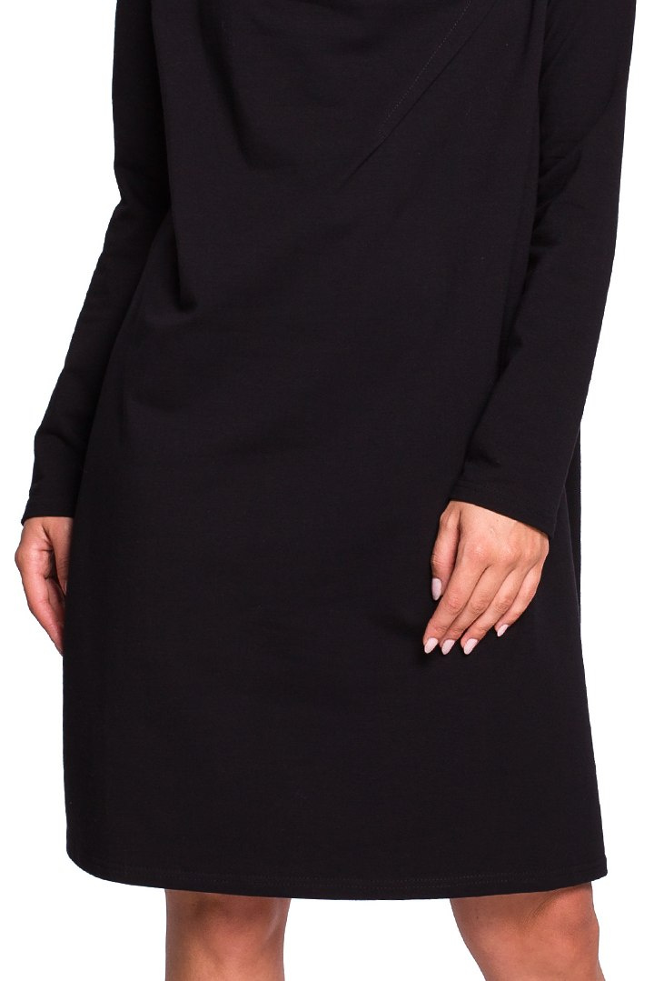 Luźna sukienka midi oversize z kołnierzem długi rękaw czarna B132 Luźna sukienka midi oversize z kołnierzem długi rękaw czarna B132
