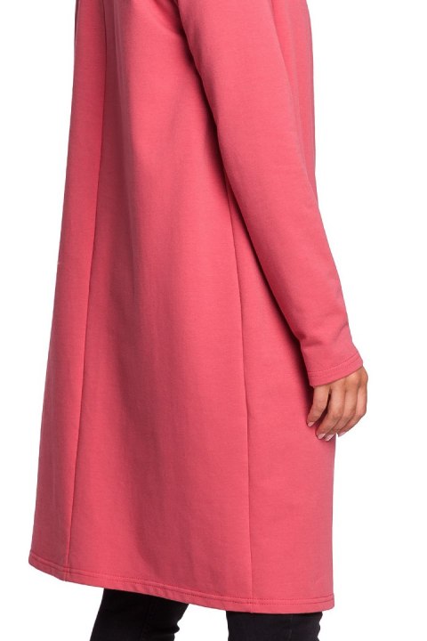 Luźna sukienka midi oversize z kołnierzem długi rękaw koralowa B132 Luźna sukienka midi oversize z kołnierzem długi rękaw koralowa B132