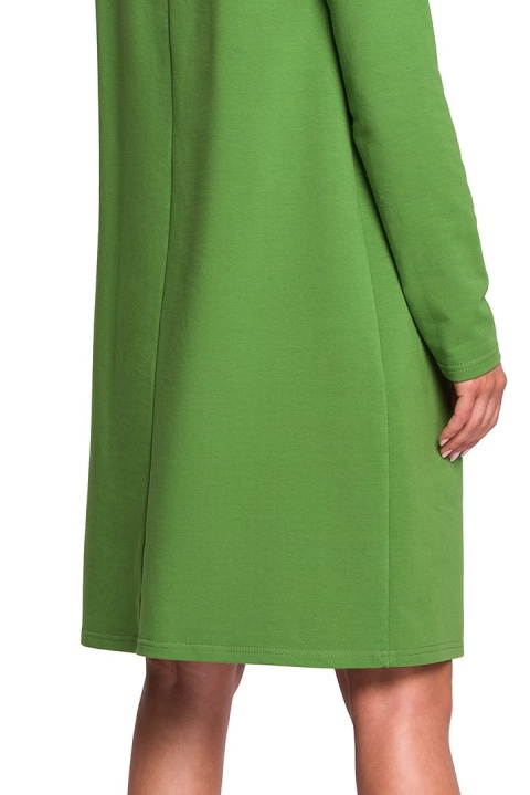 Luźna sukienka midi oversize z kołnierzem długi rękaw limonkowa B132 Luźna sukienka midi oversize z kołnierzem długi rękaw limonkowa B132