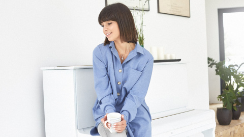 Tunika koszulowa mini oversize z długim rękawem zapinana niebieska B086 Tunika koszulowa mini oversize z długim rękawem zapinana niebieska B086