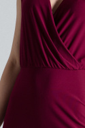 Elegancka sukienka ołówkowa bez rękawów z dekoltem V bordowa M135