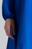Sukienka trapezowa z długim rękawem i dekoltem w serek niebieska M566