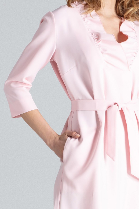 Elegancka sukienka midi wiązana w pasie z rękawem 3/4 różowa M644 Elegancka sukienka midi wiązana w pasie z rękawem 3/4 różowa M644