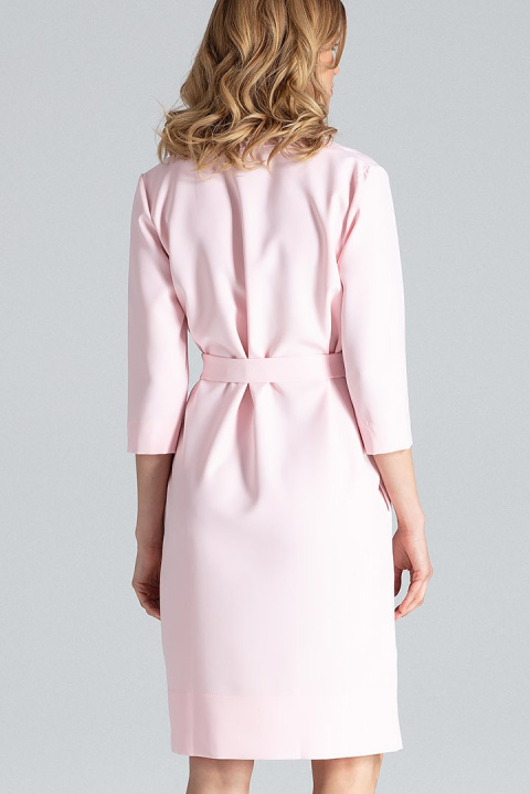Elegancka sukienka midi wiązana w pasie z rękawem 3/4 różowa M644 Elegancka sukienka midi wiązana w pasie z rękawem 3/4 różowa M644