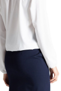 Elegancka bluzka damska z gumką i kopertowym dekoltem V ecru M659