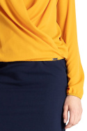 Elegancka bluzka damska z gumką i kopertowym dekoltem V musztardowa M659