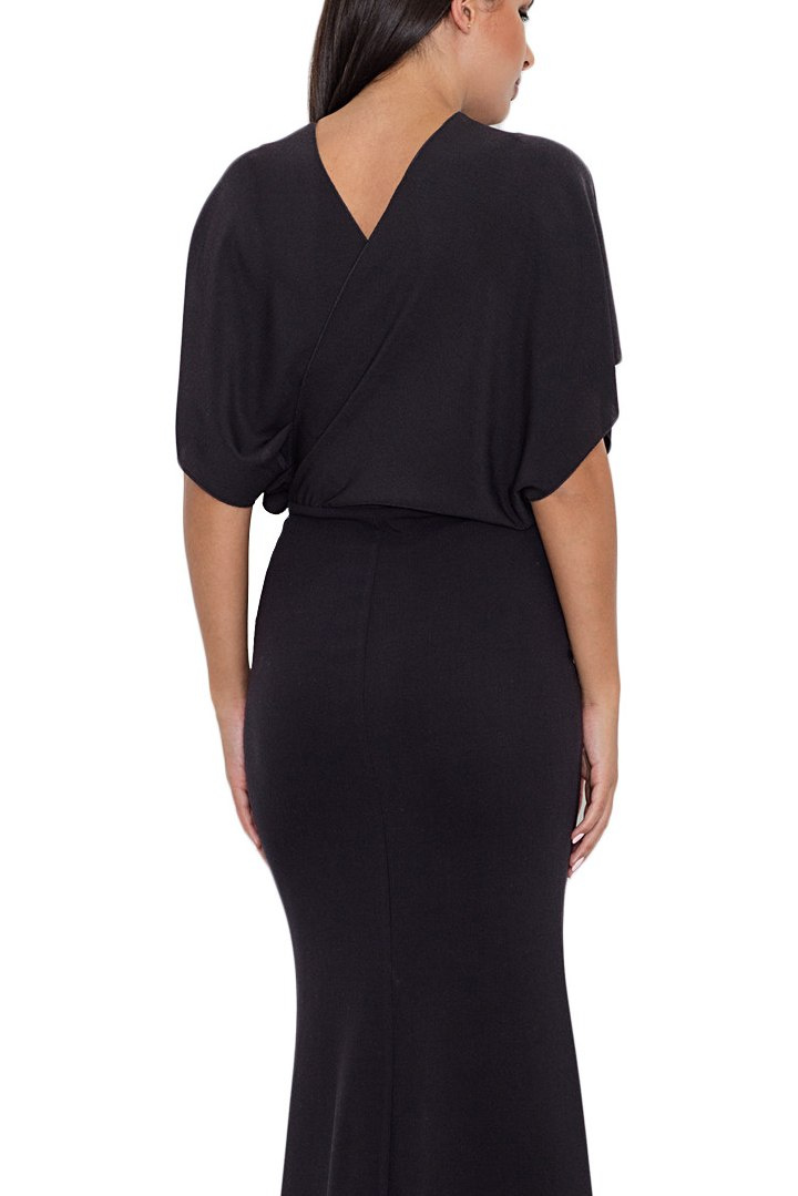 Elegancka sukienka maxi dopasowana z krótkim rękawem czarna M577 Elegancka sukienka maxi dopasowana z krótkim rękawem czarna M577