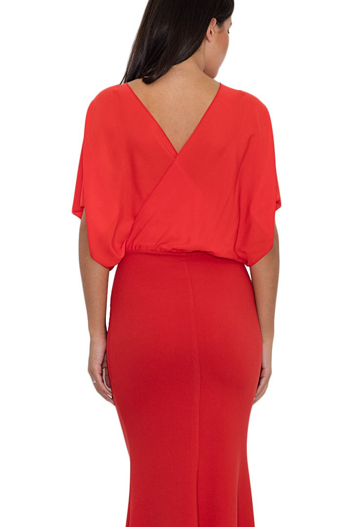 Elegancka sukienka maxi dopasowana z krótkim rękawem czerwona M577 Elegancka sukienka maxi dopasowana z krótkim rękawem czerwona M577