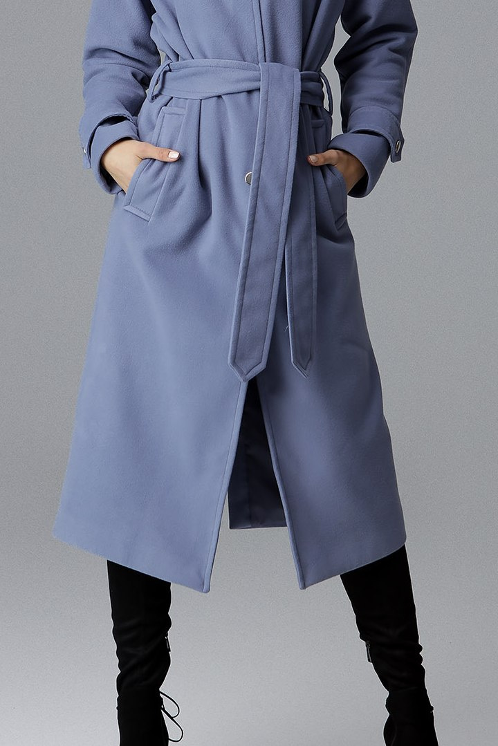 Płaszcz damski jednorzędowy wiązany i zapinany na napy niebieski M624