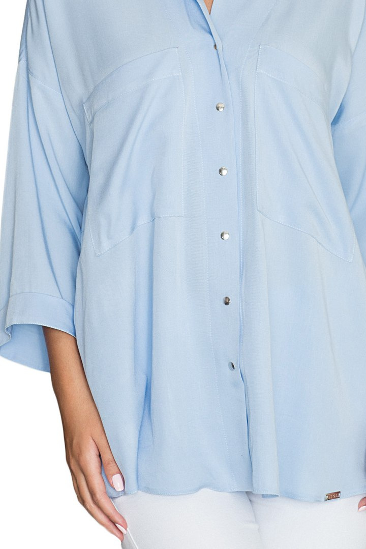 Luźna koszula damska oversize z wiskozy z rękawem 3/4 błękitna M583 Luźna koszula damska oversize z wiskozy z rękawem 3/4 błękitna M583