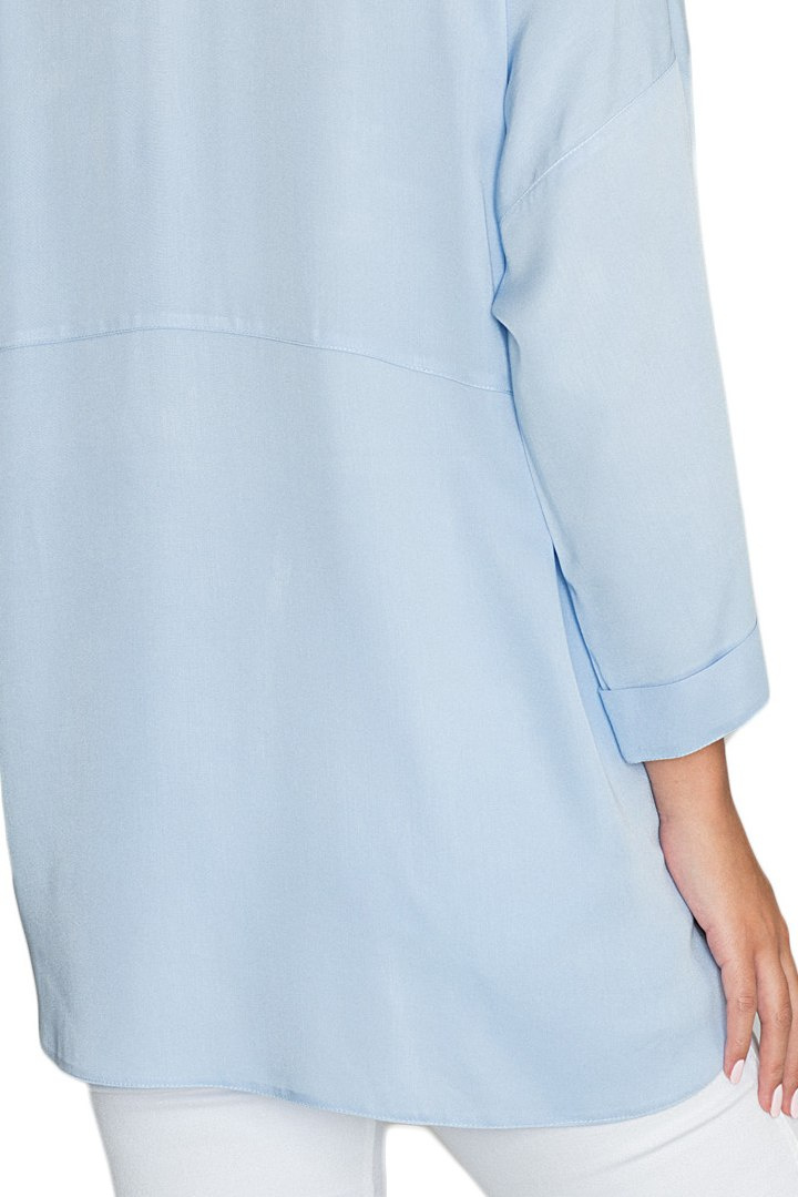 Luźna koszula damska oversize z wiskozy z rękawem 3/4 błękitna M583 Luźna koszula damska oversize z wiskozy z rękawem 3/4 błękitna M583