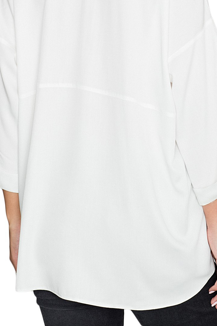 Luźna koszula damska oversize z wiskozy z rękawem 3/4 ecru M583 Luźna koszula damska oversize z wiskozy z rękawem 3/4 ecru M583