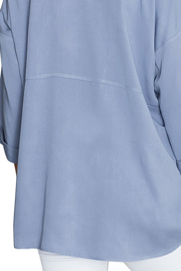 Luźna koszula damska oversize z wiskozy z rękawem 3/4 niebieska M583 Luźna koszula damska oversize z wiskozy z rękawem 3/4 niebieska M583