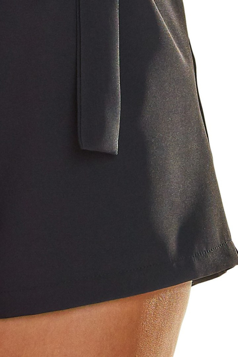 Elegancki kombinezon z krótkimi spodenkami i rękawem 3/4 czarny A286 Elegancki kombinezon z krótkimi spodenkami i rękawem 3/4 czarny A286