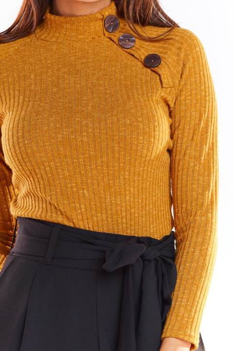 Sweter damski z półgolfem i guzikami kamelowy A315 Sweter damski z półgolfem i guzikami kamelowy A315
