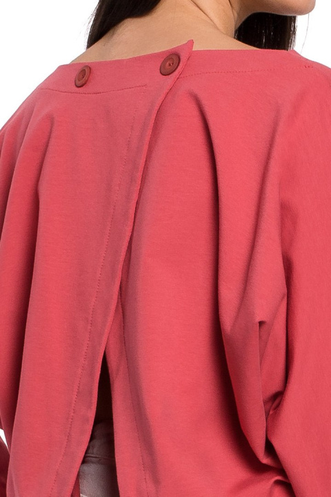 Bluza damska nietoperz tył na zakładkę z wiązaniem koralowa B139 Bluza damska nietoperz tył na zakładkę z wiązaniem koralowa B139