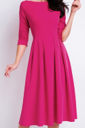 Elegancka sukienka midi rozkloszowana z dekoltem w łódkę różowa A159
